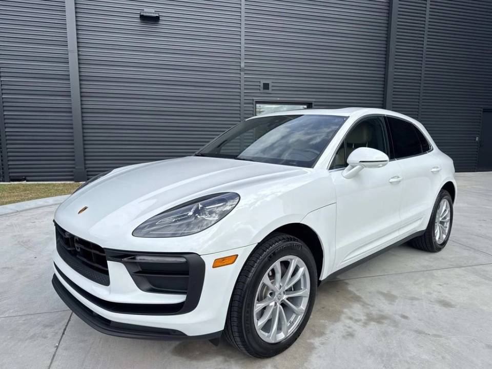 2025 Porsche Macan T
