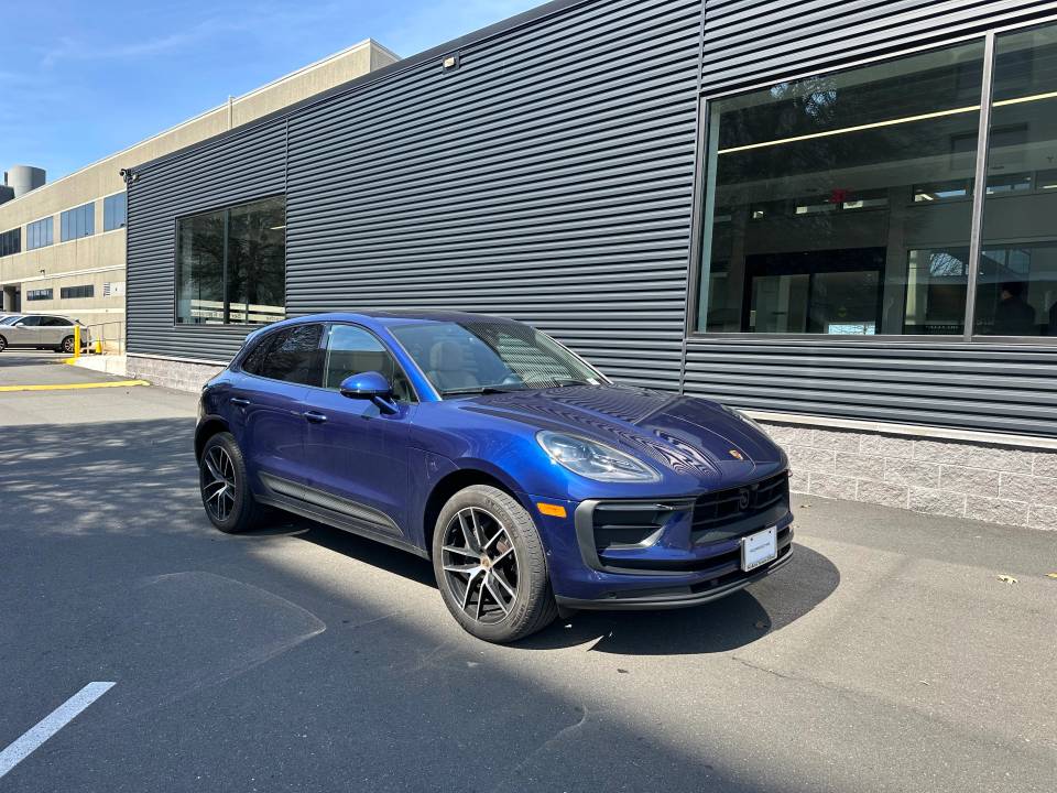 2023 Porsche Macan Base