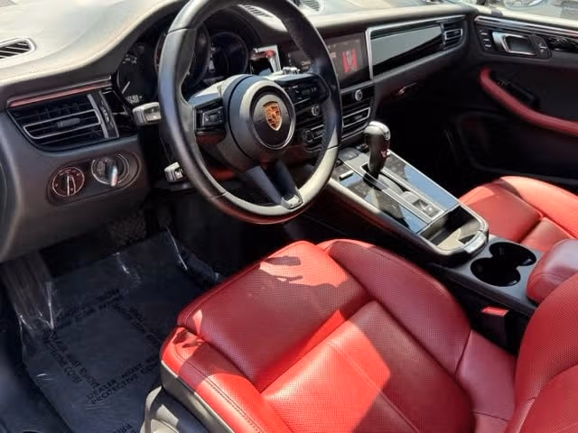 2024 Porsche Macan T - Photo 28