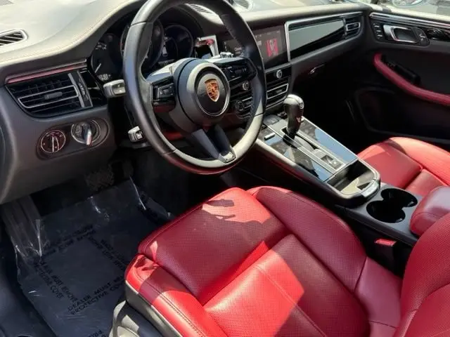 2024 Porsche Macan T - Photo 31