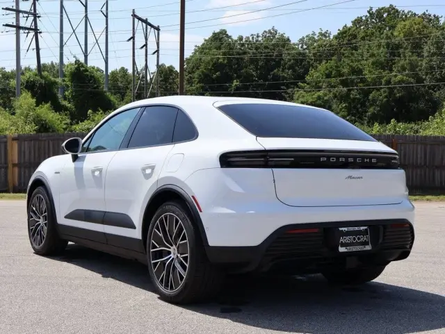 2025 Porsche Macan Base - Photo 14