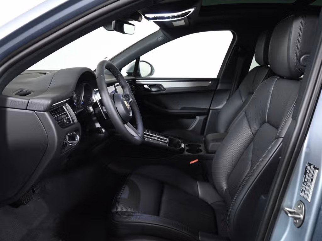 2026 Porsche Macan - Photo 36