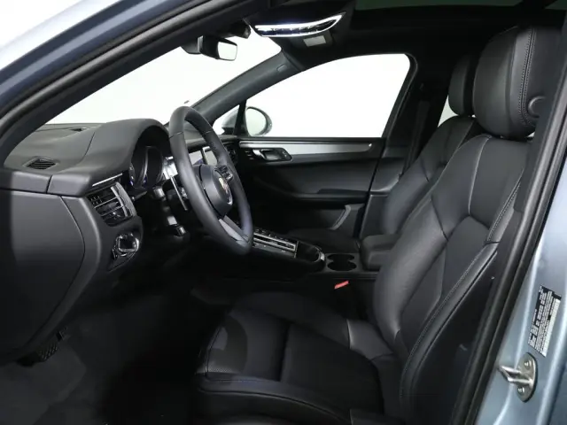 2026 Porsche Macan - Photo 38