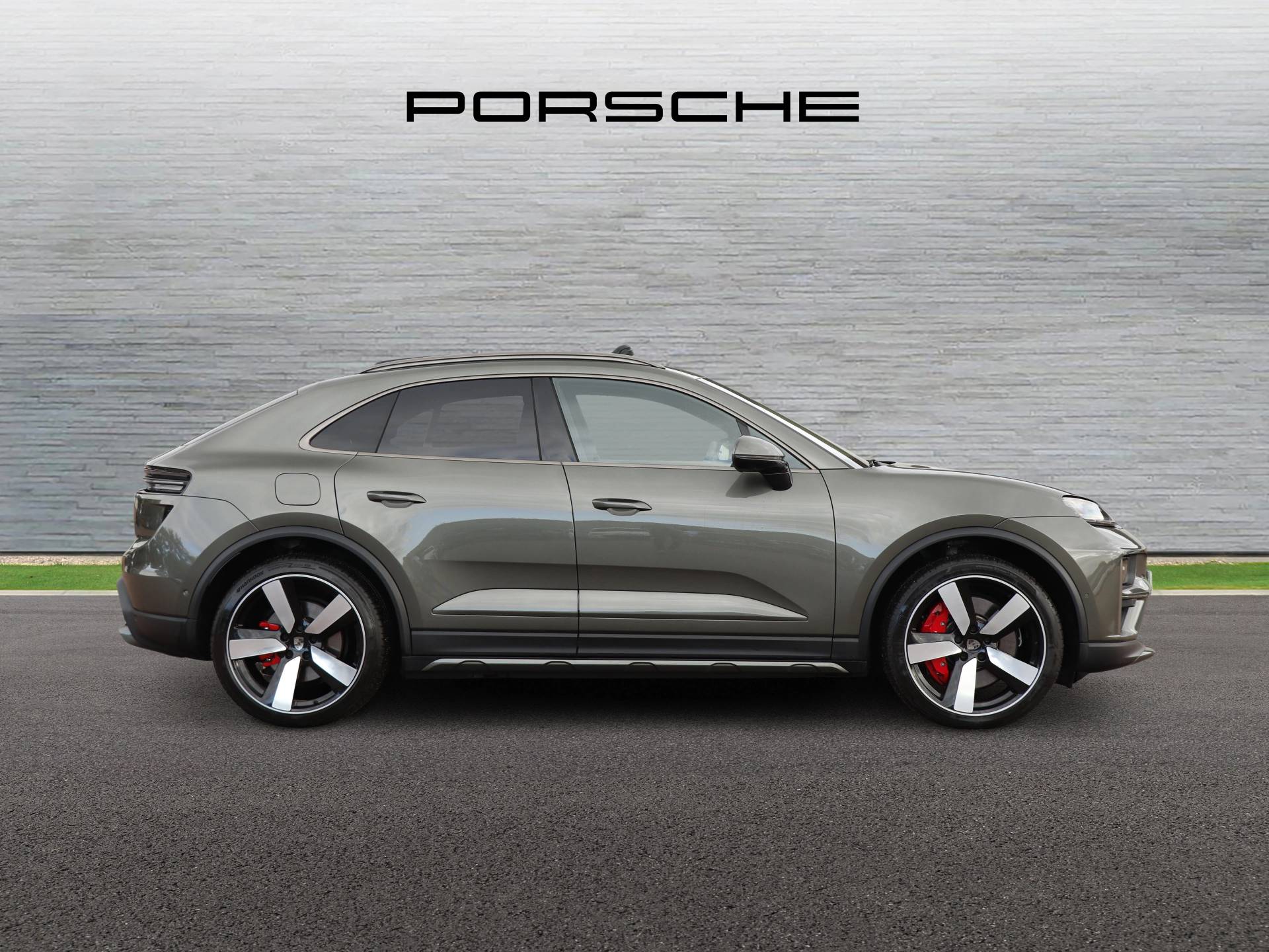 Macan Turbo, photo 2 of 38