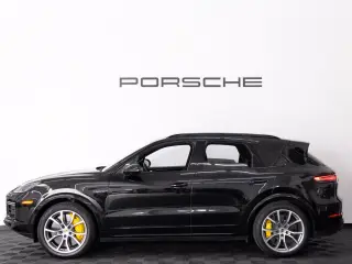2023 Porsche Cayenne Turbo S E-Hybrid - Photo 13