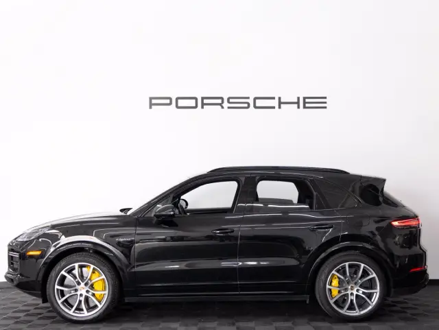 2023 Porsche Cayenne Turbo S E-Hybrid - Photo 14