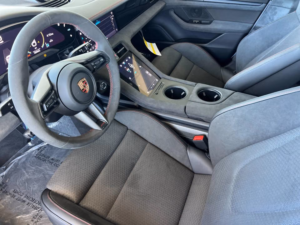 2026 Porsche Taycan GTS - Photo 27