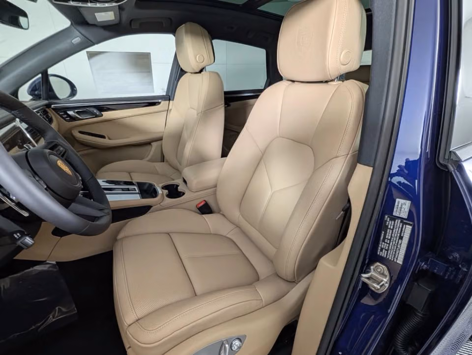 2026 Porsche Macan T - Photo 35