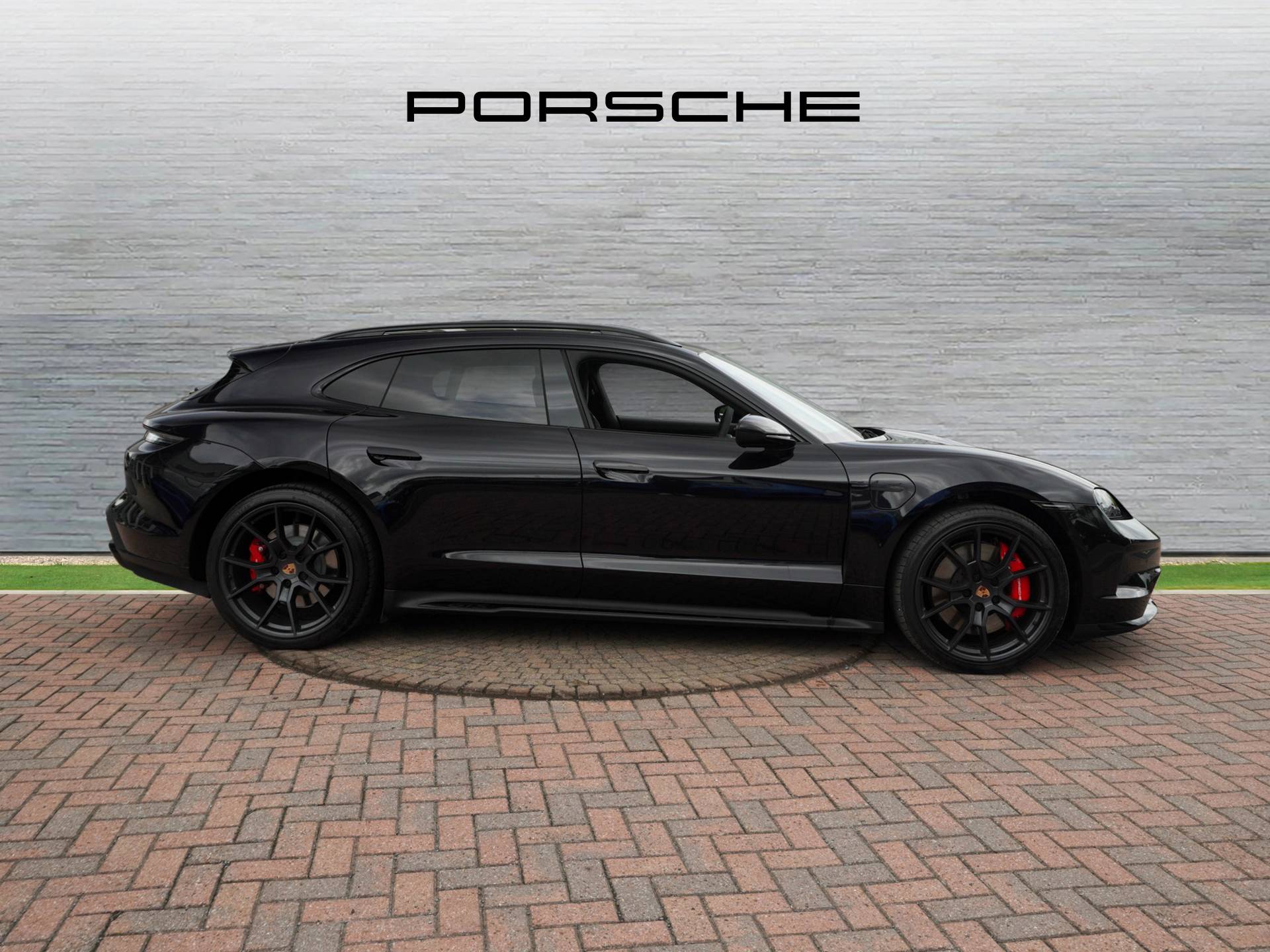 Taycan GTS Sport Turismo, photo 2 of 63