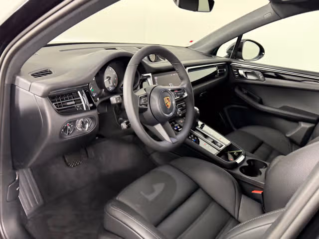 2026 Porsche Macan S - Photo 26