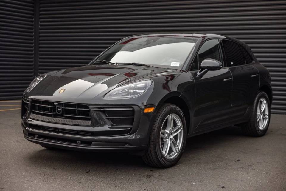 2025 Porsche Macan T