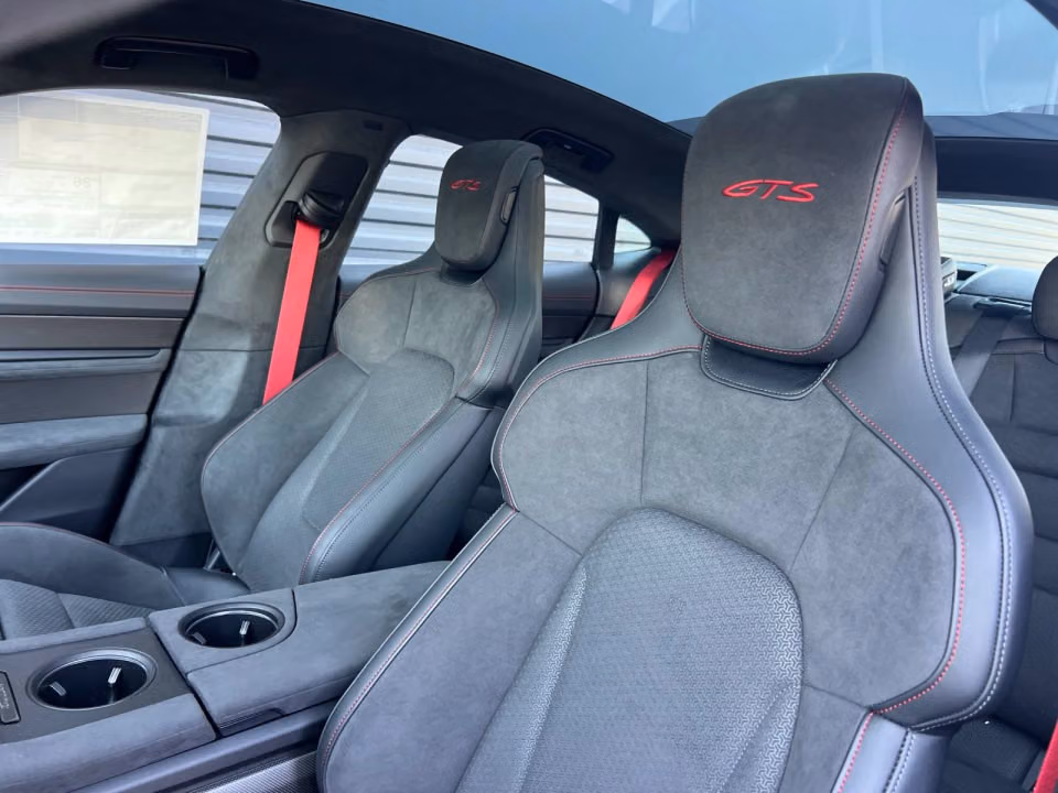 2026 Porsche Taycan GTS - Photo 35