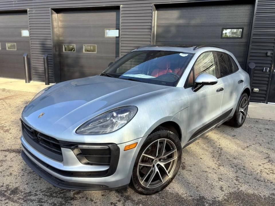 2025 Porsche Macan Base