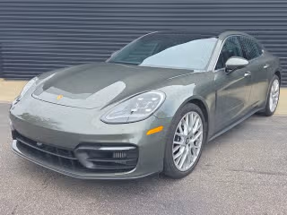 2022 Porsche Panamera 4S's photo