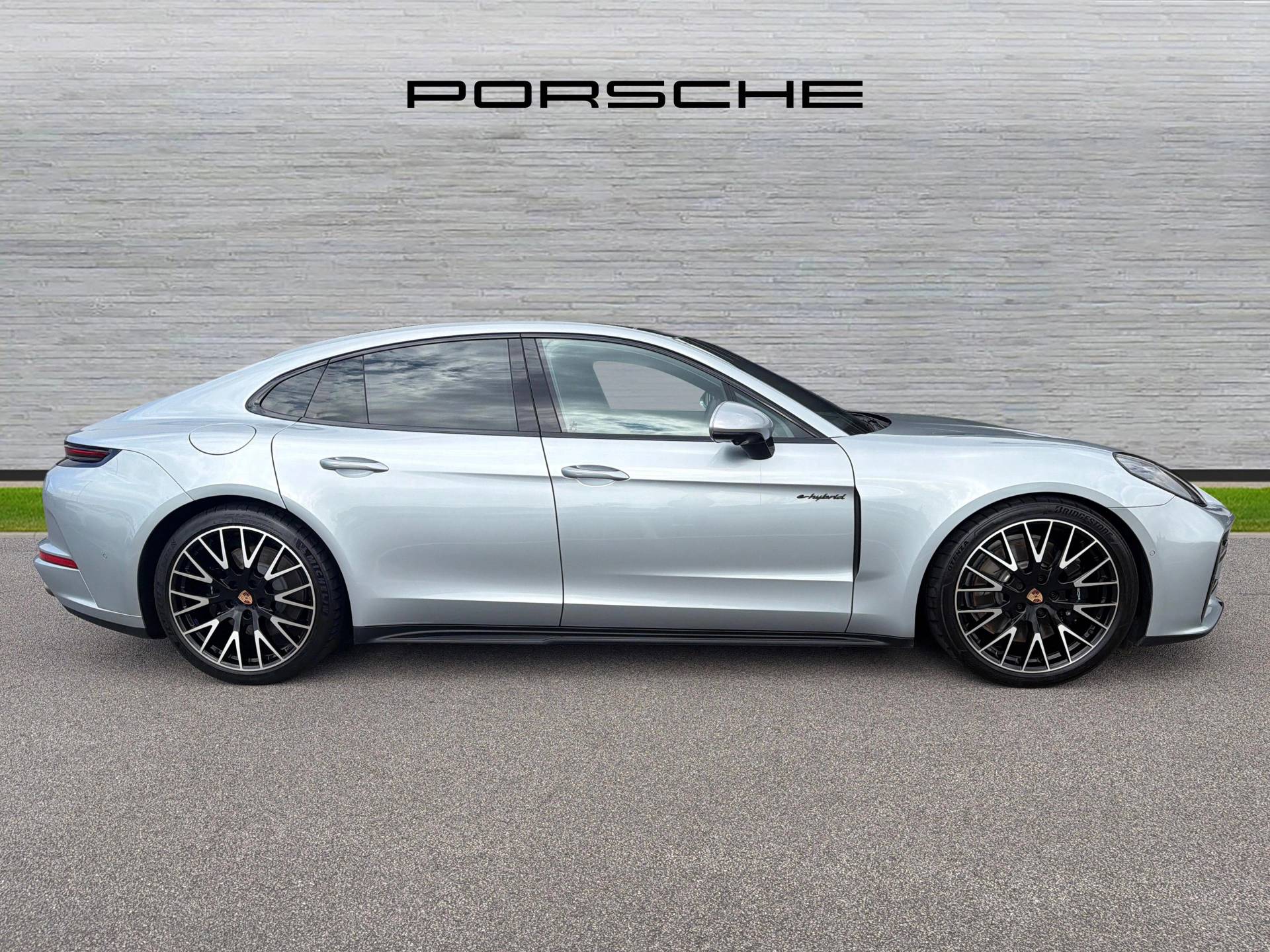 Panamera 4 E-Hybrid, photo 2 of 45