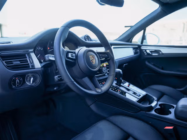 2026 Porsche Macan T - Photo 26