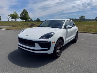 2023 Porsche Macan -'s photo