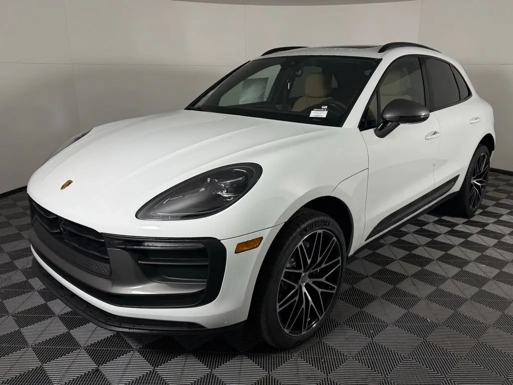 2026 Porsche Macan T - Photo 8
