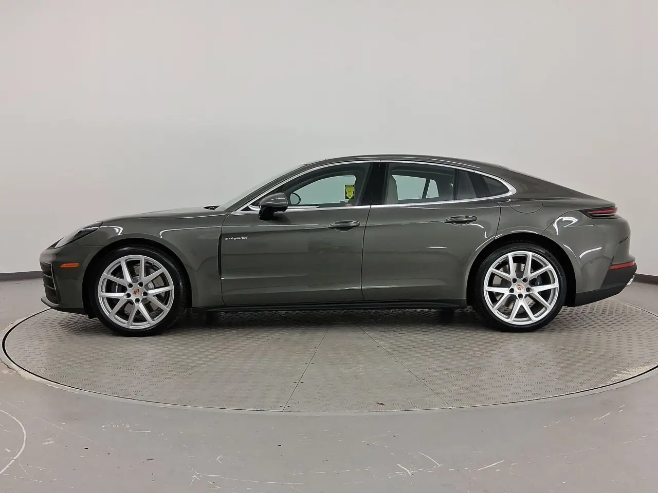 2026 Porsche Panamera 4 E-Hybrid - Photo 16
