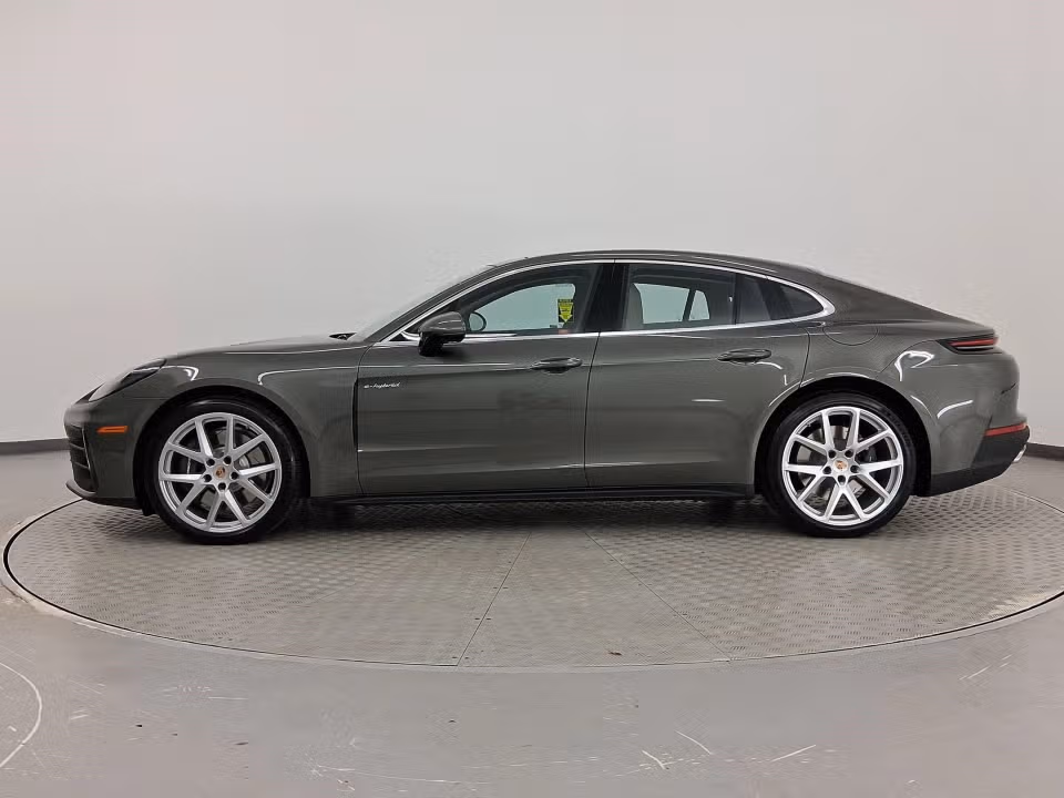 2026 Porsche Panamera 4 E-Hybrid - Photo 11