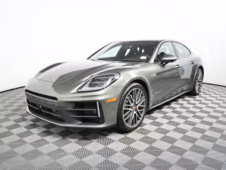 2025 Porsche Panamera 4's photo
