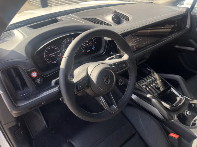 2025 Porsche Cayenne Coup Turbo E-Hybrid - Photo 26