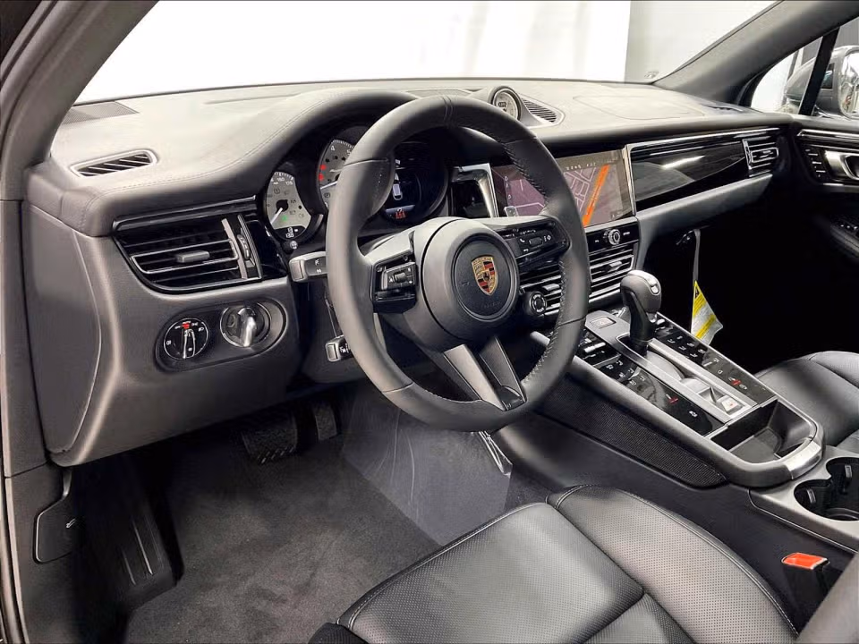 2026 Porsche Macan T - Photo 27