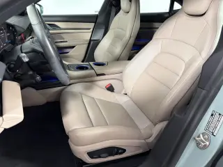 2025 Porsche Taycan 37