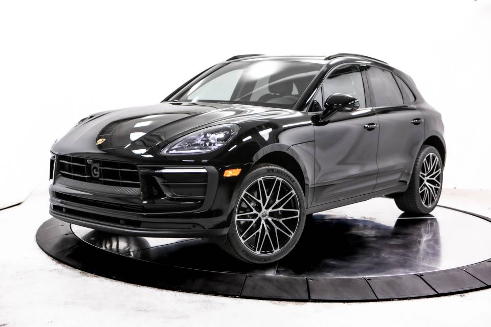 2026 Porsche Macan Base