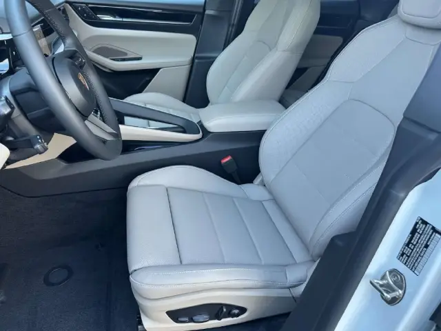 2025 Porsche Macan S - Photo 38
