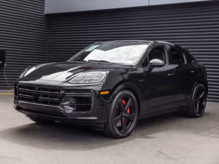 2025 Porsche Cayenne Turbo E-Hybrid's photo