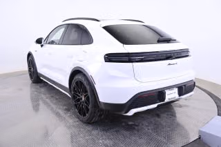 2025 Porsche Macan Base - Photo 17