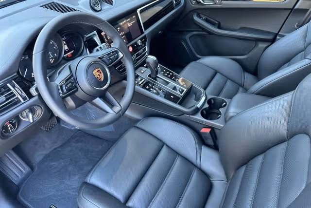 2026 Porsche Macan T - Photo 26