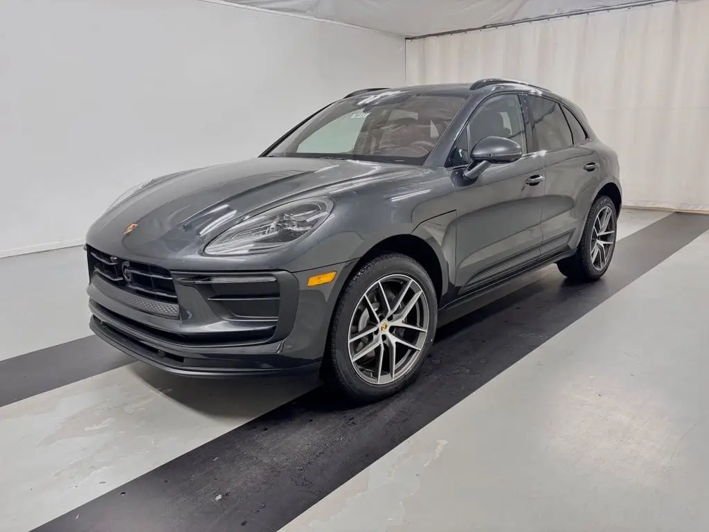 2026 Porsche Macan T - Photo 8