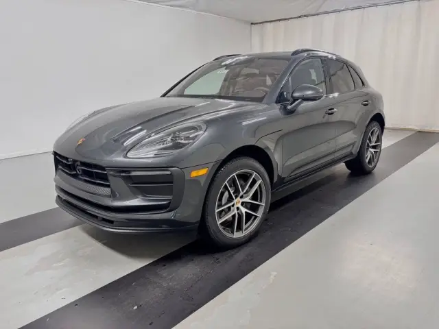 2026 Porsche Macan T - Photo 6