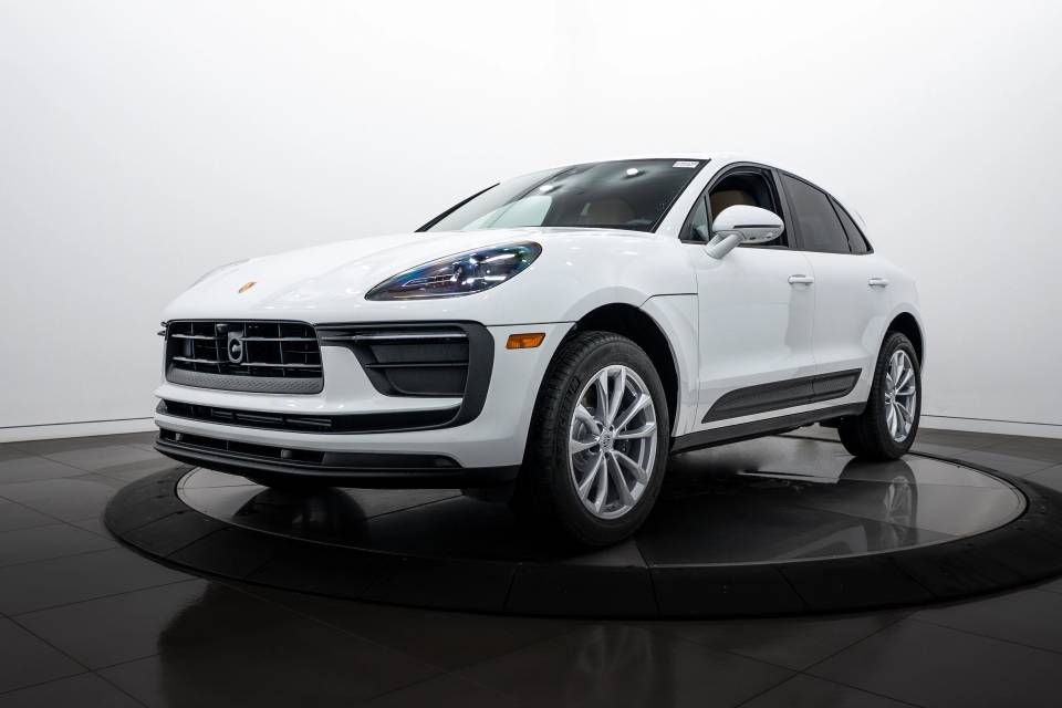 2026 Porsche Macan Base