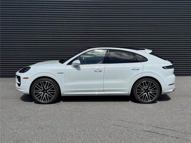 2025 Porsche Cayenne Coup Turbo E-Hybrid - Photo 14