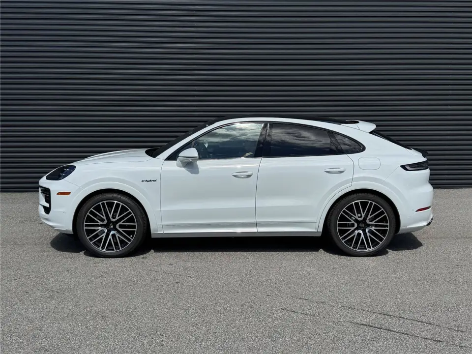 2025 Porsche Cayenne Coup Turbo E-Hybrid - Photo 15