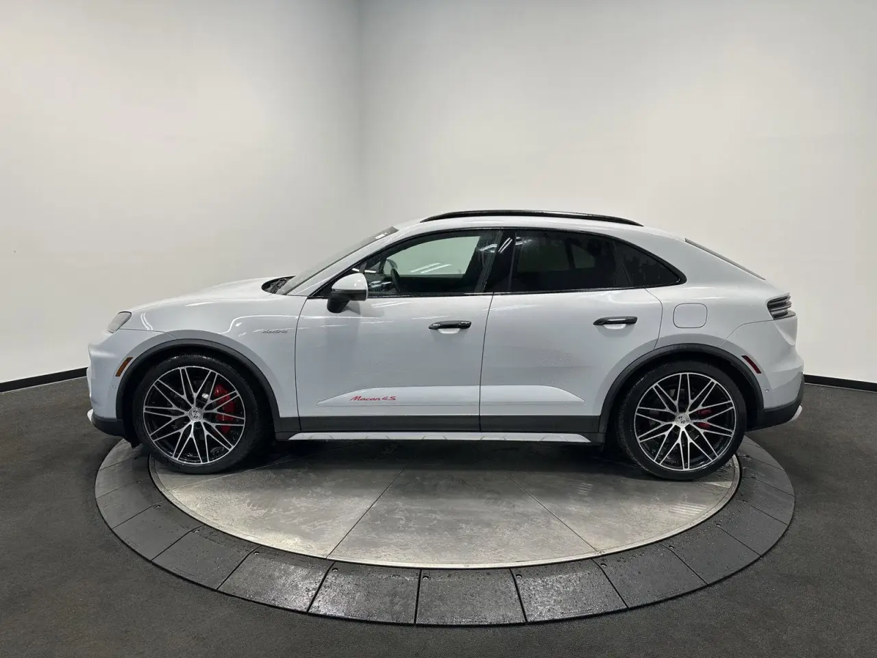2026 Porsche Macan S - Photo 16