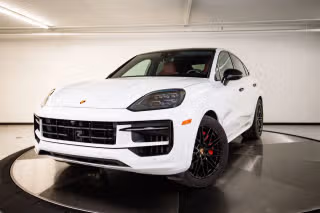 2024 Porsche Cayenne S's photo