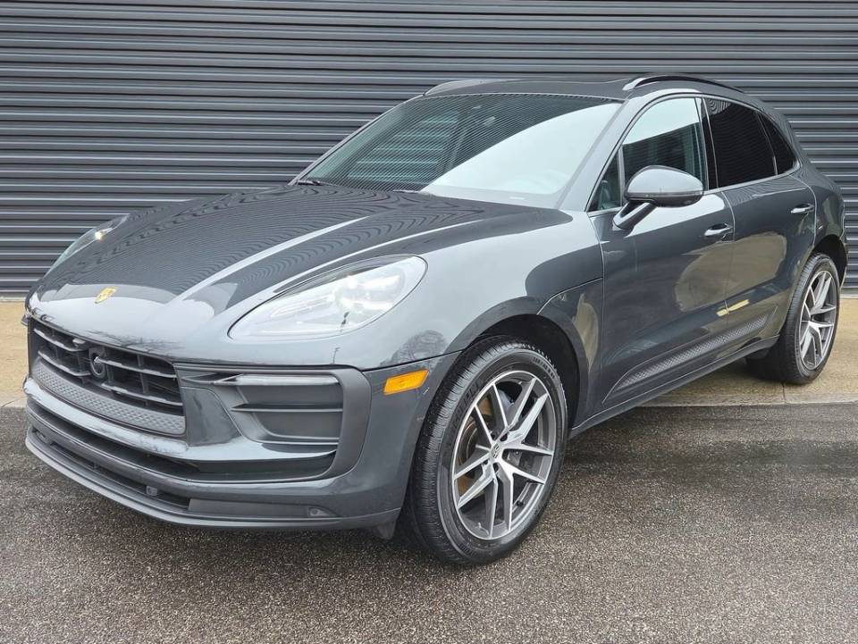 2025 Porsche Macan Base