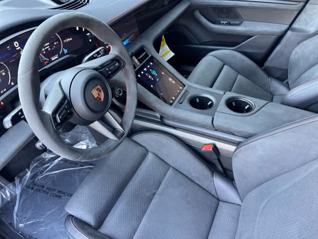 2026 Porsche Taycan GTS - Photo 34