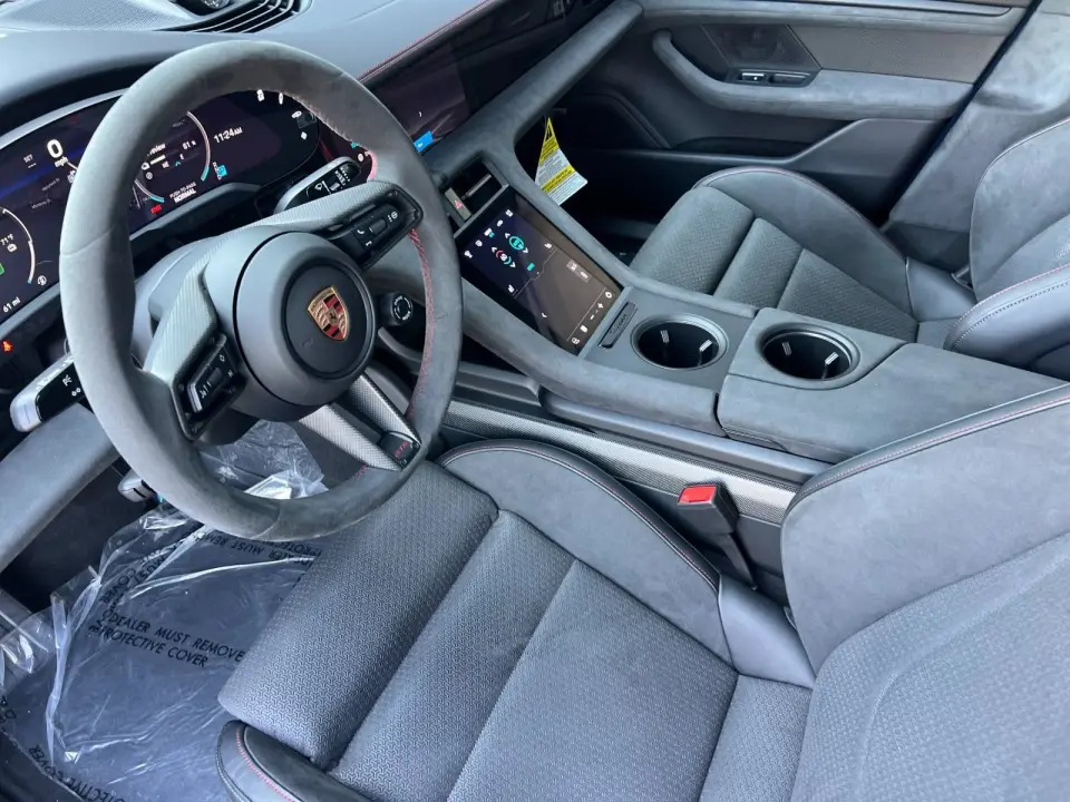 2026 Porsche Taycan GTS - Photo 39