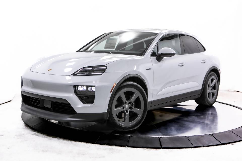 2025 Porsche Macan Base
