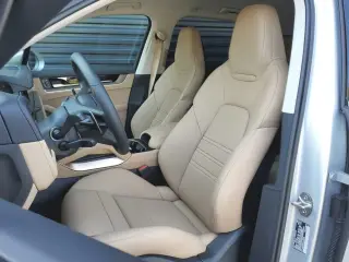 2025 Porsche Cayenne Turbo E-Hybrid - Photo 37