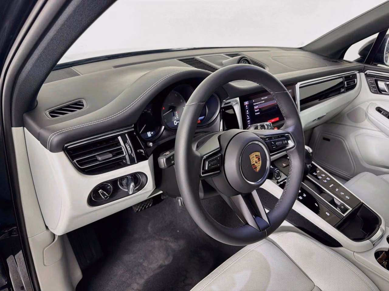 2026 Porsche Macan S - Photo 28