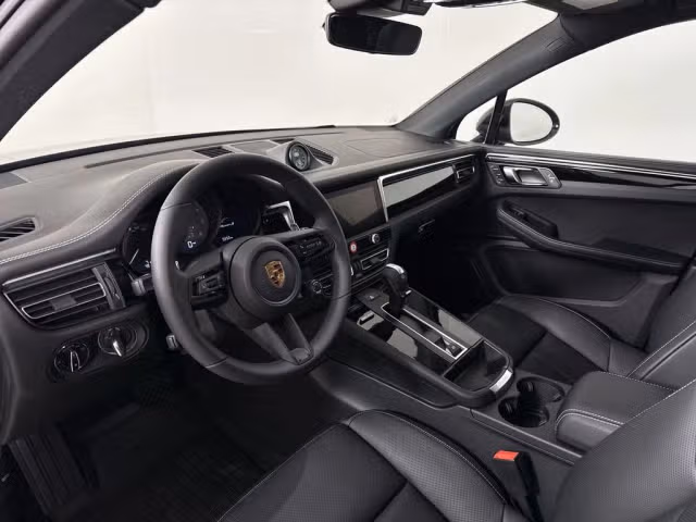 2026 Porsche Macan S - Photo 26