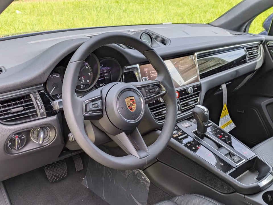 2026 Porsche Macan T - Photo 27