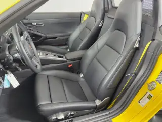 2025 Porsche 718 37