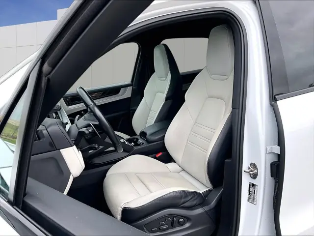 2024 Porsche Cayenne S - Photo 38
